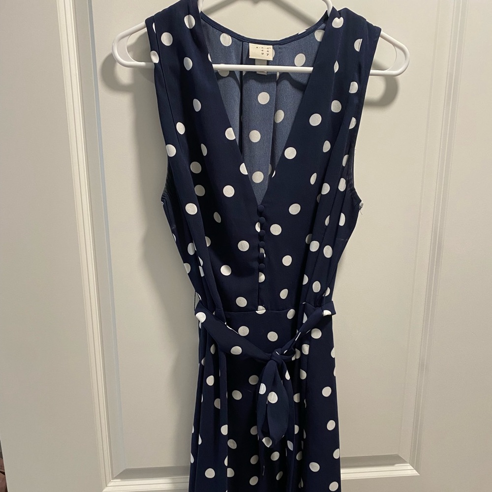 Sleeveless dress.